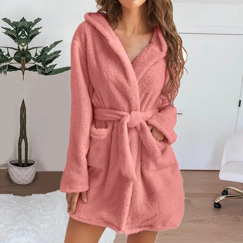 Peignoir polaire à capuche rose poudré