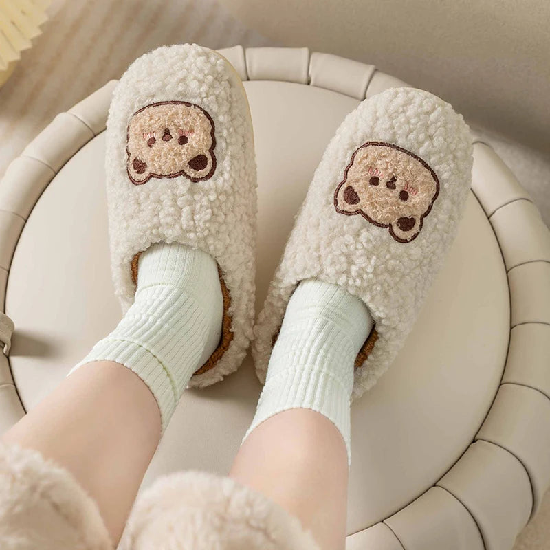 Chaussons ourson détail