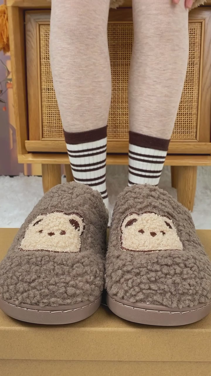 Vidéo chaussons ourson moelleux